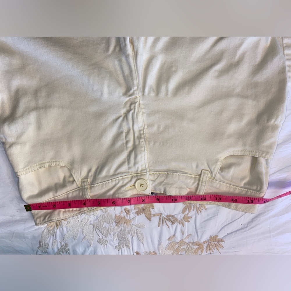 Lee Vintage 𝅺Size-10 Faded Banana Yellow, Jean Styled Above the Hips Shorts-old - Picture 10 of 11